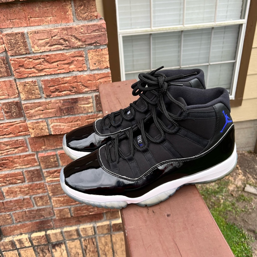 Air Jordan 11 space jam